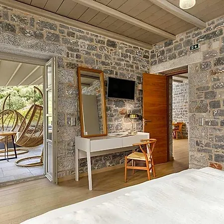 Hotel Trapela Limeni Luxury 4*