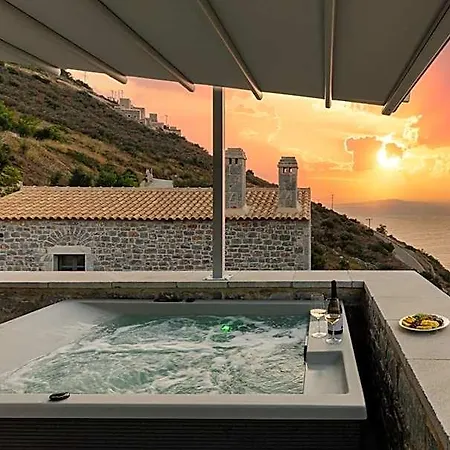 Hotel Trapela Limeni Luxury 4*